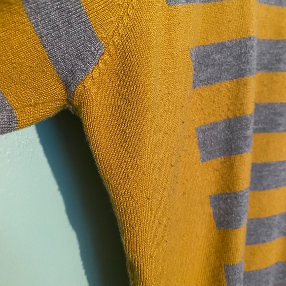 Sweater - Picture 5 of 7